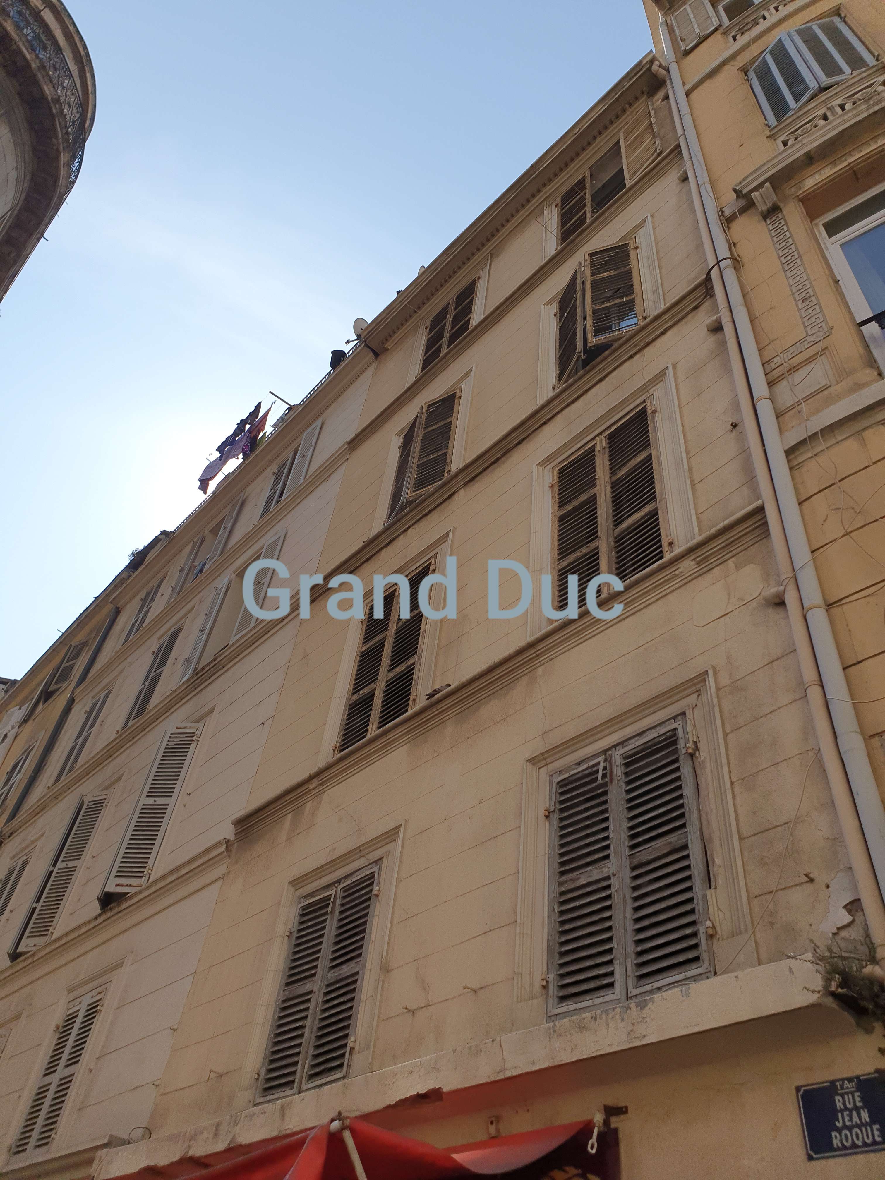 Vente Marseille 13001- Immeuble 467M²--12 Appartement +1 Local Commercial